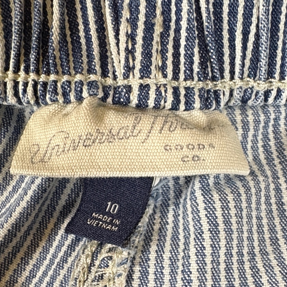 Universal Thread Blue  High Rise Jeans - Picture 8 of 9
